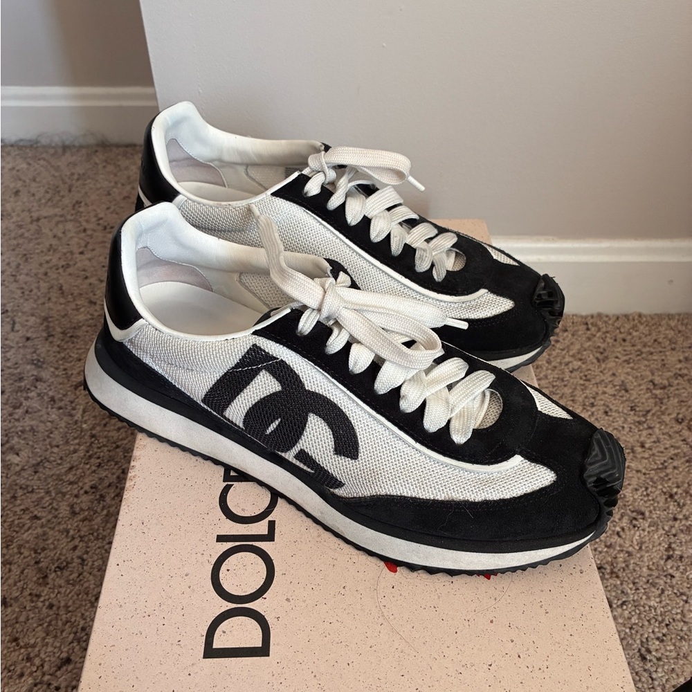 Dolce & Gabbana women’s black and white cushion sneakers. Size 8 US / 38 EU